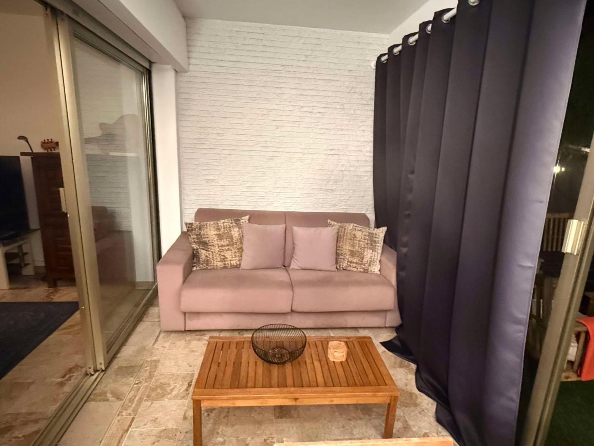 13 Rue Edith Cavell Appartement *